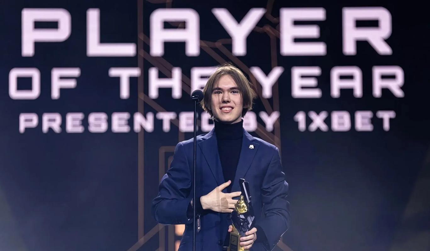 兄弟冠军凯莎以五杀强势回归， Hope ，天妃，金克丝失败， Top Esports 夺回一城