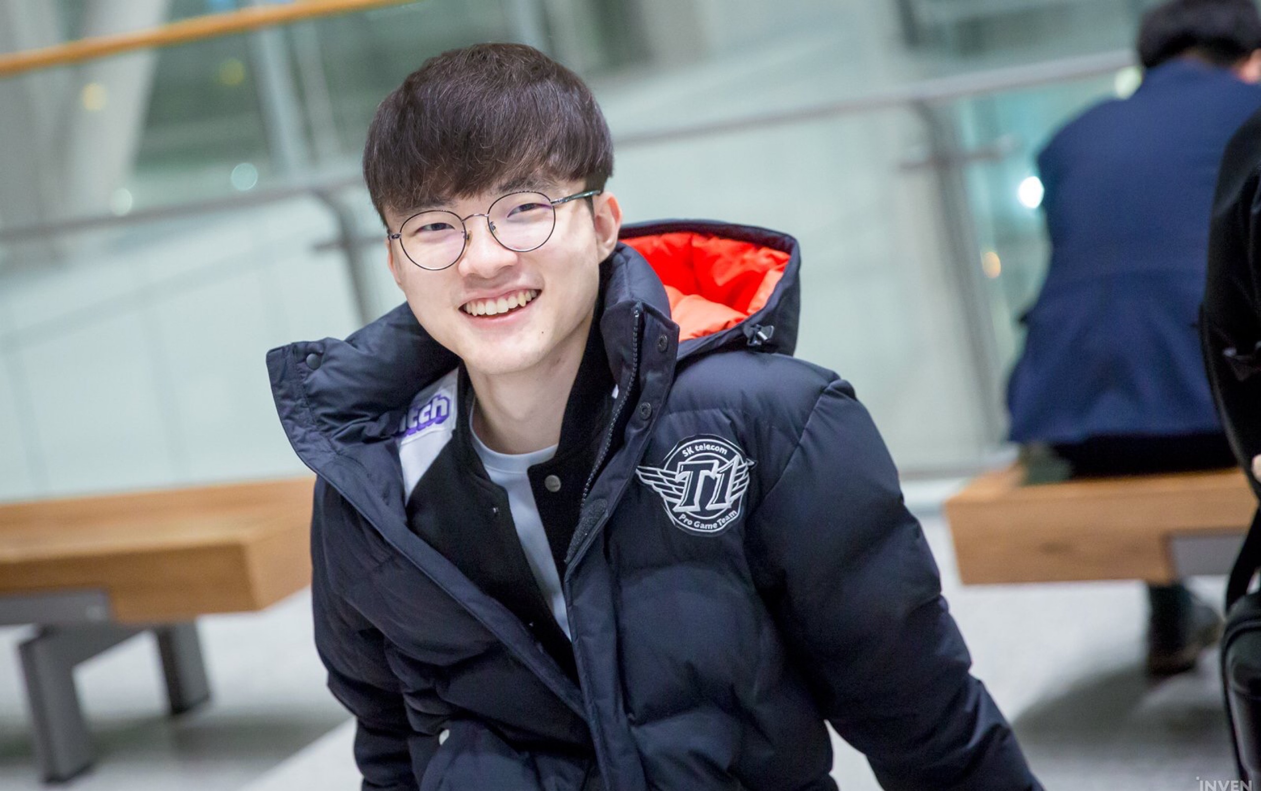 韩媒记者发布互动话题：没有赢得过世界赛冠军的最佳战队是...？